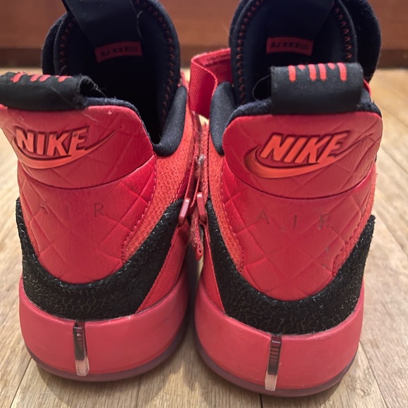 Jordan 33 size 7Y - Picture 3 of 5